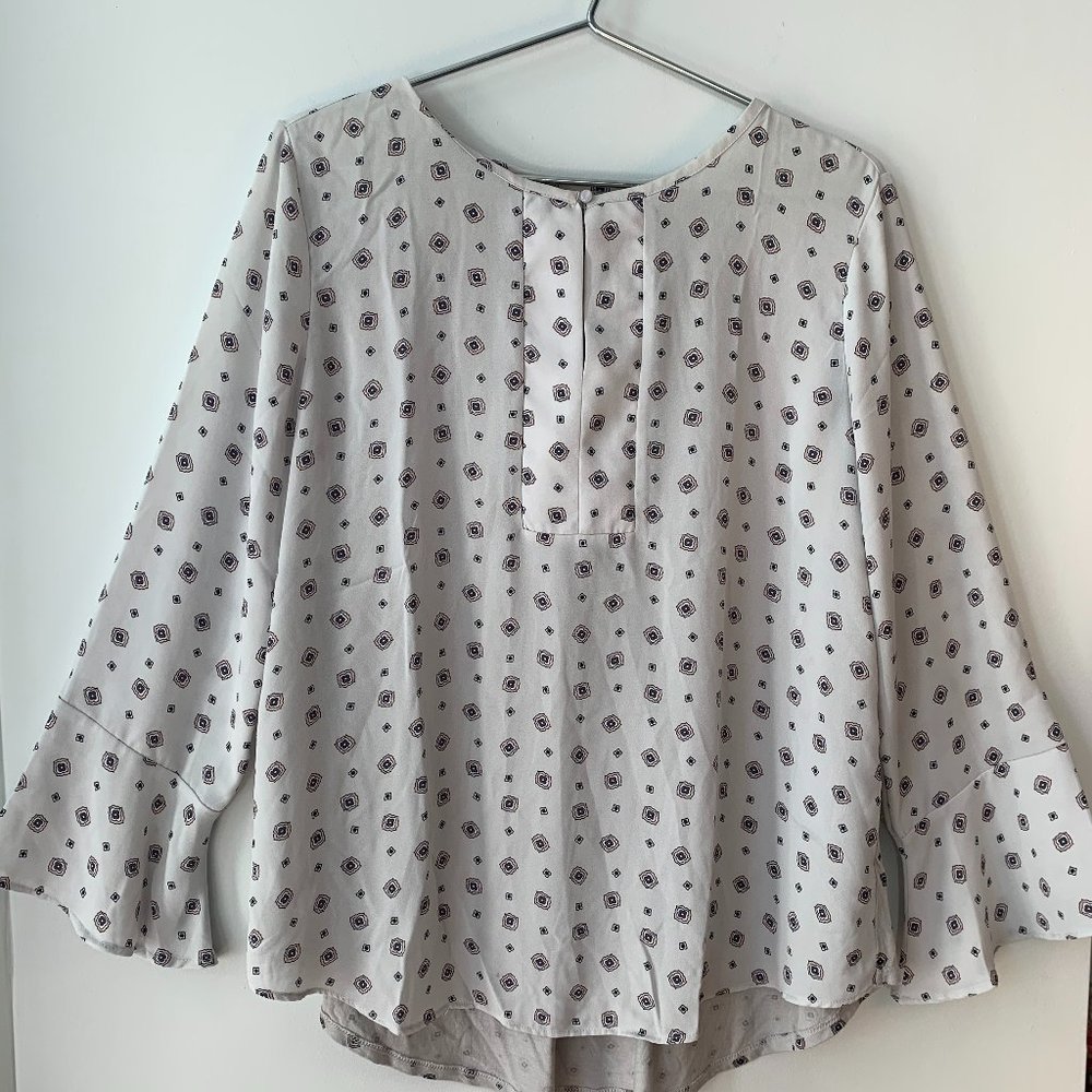 LOFT Blouse with 3/4 sleeves that flare size Med